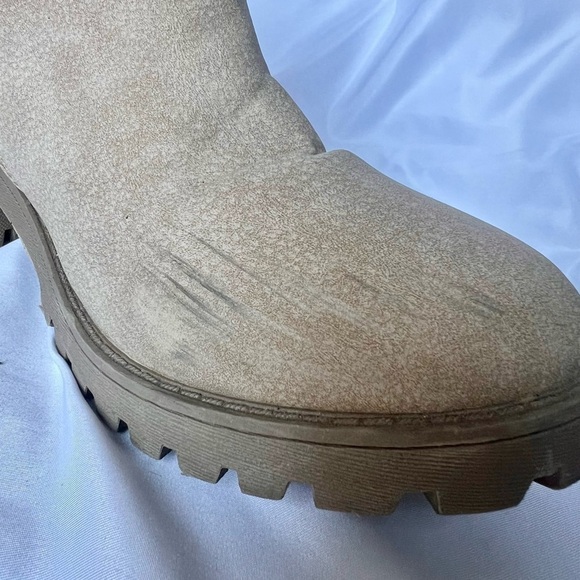 Dirty Laundry Tan Chunky Lug Ankle Boots - Picture 7 of 12